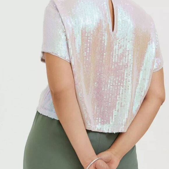 Torrid Women's Pink Iridescent Sequin Keyhole Back Crop Top Size 2X - Picture 2 of 9